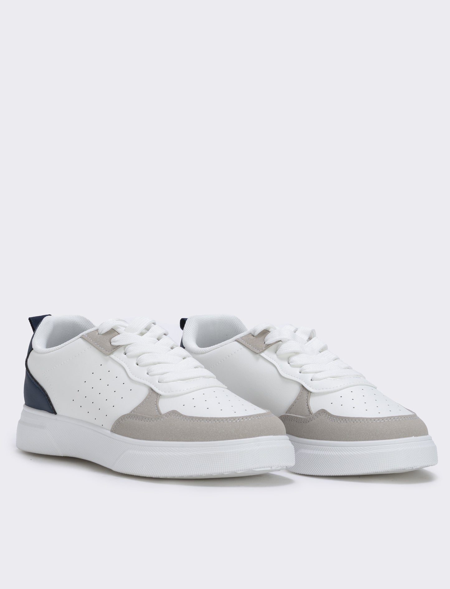 Sneakers bianche con riporti a contrasto - Bianco