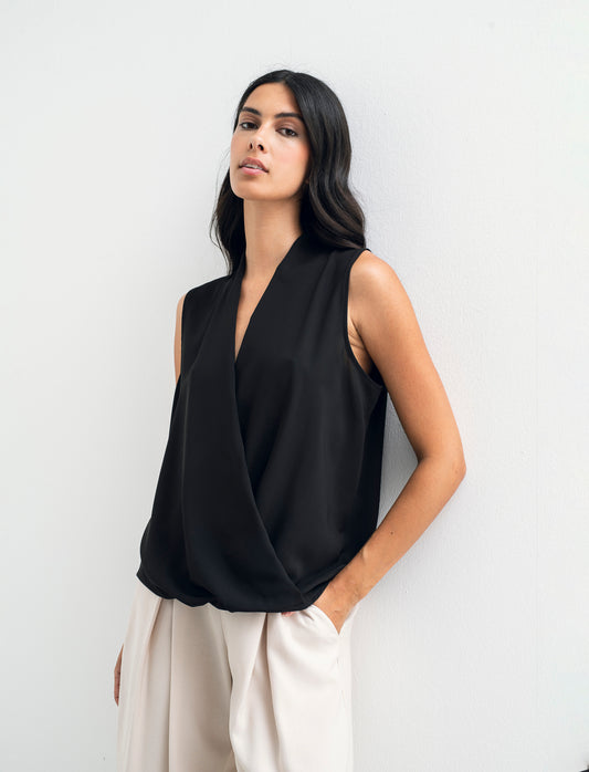 Top smanicato con scollo a V - Nero