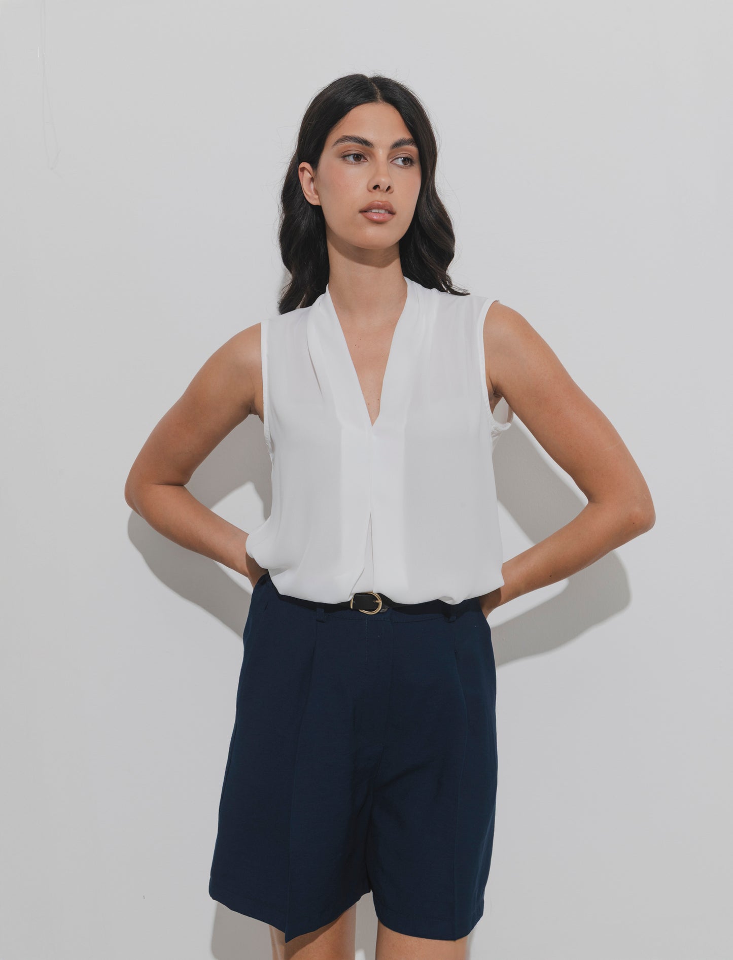 Top con scollo a V - Bianco latte