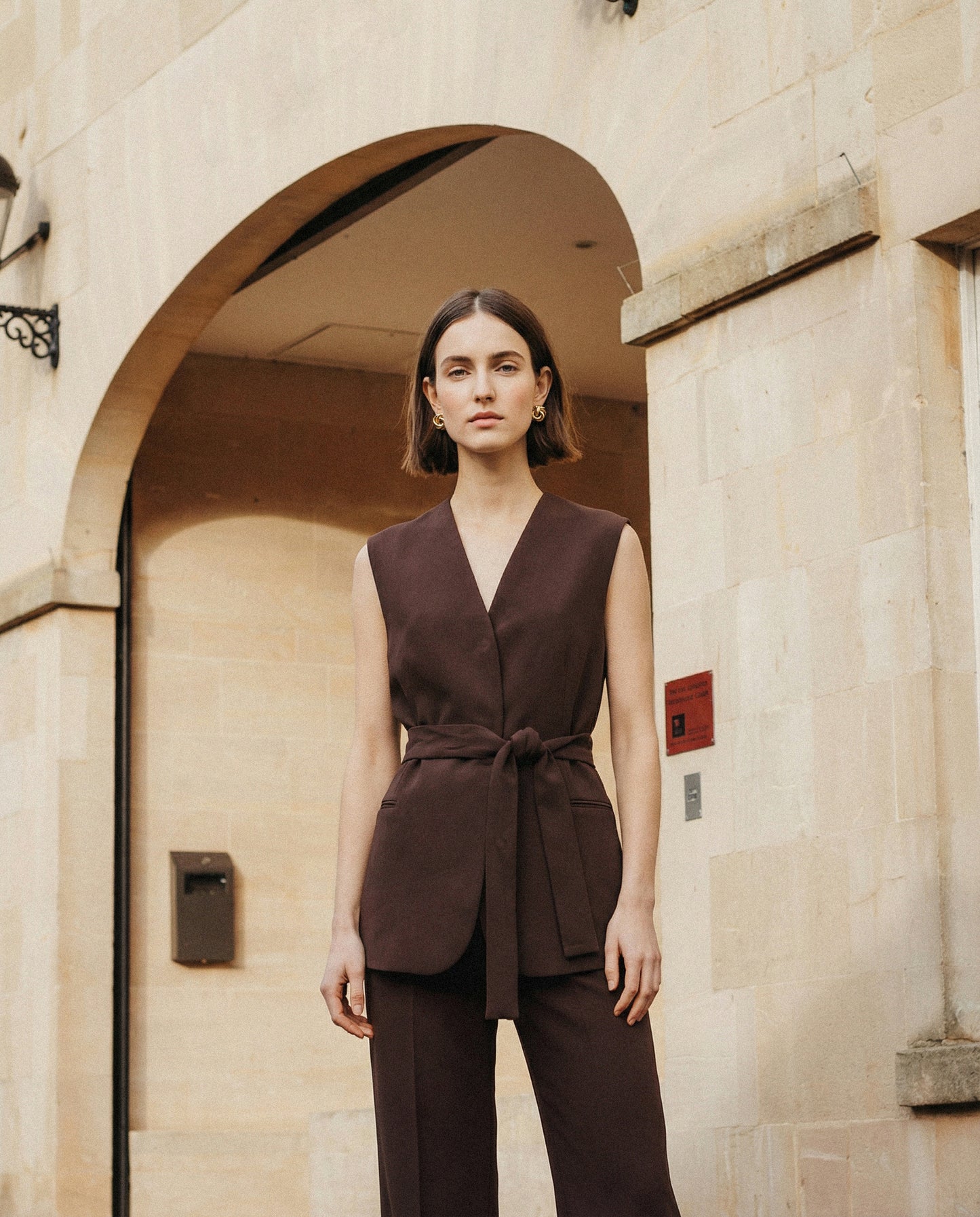 Gilet con Cintura e Scollo a V - Cacao