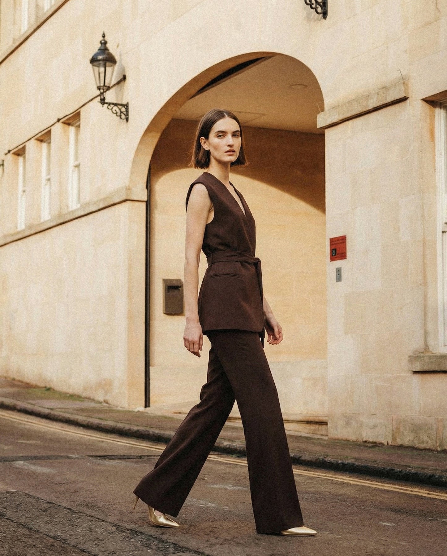 Gilet con Cintura e Scollo a V - Cacao