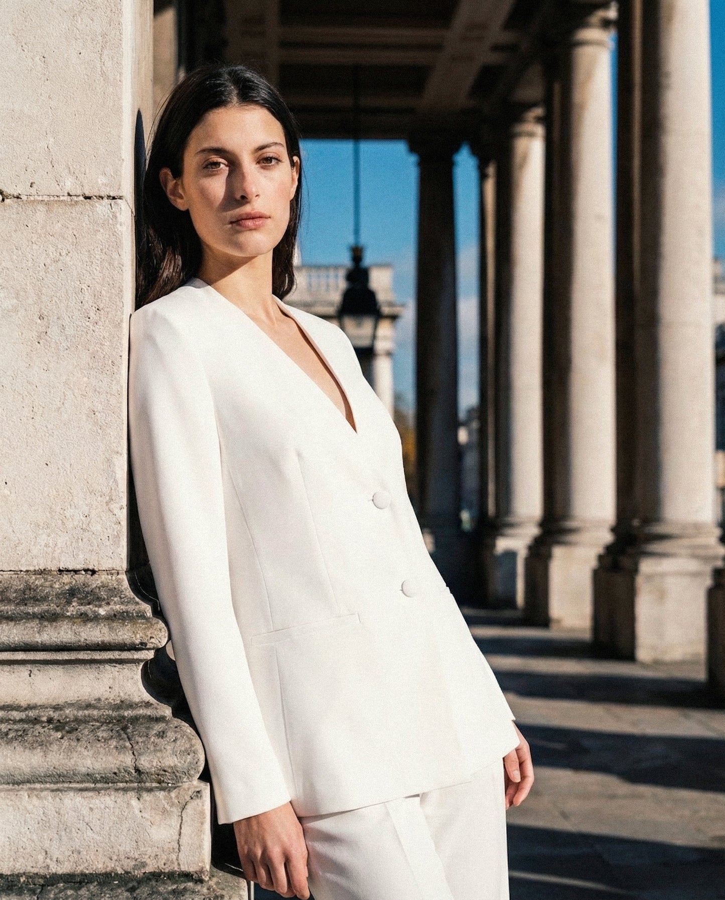 Giacca Monopetto con Scollo a V e Bottoni - Bianco latte