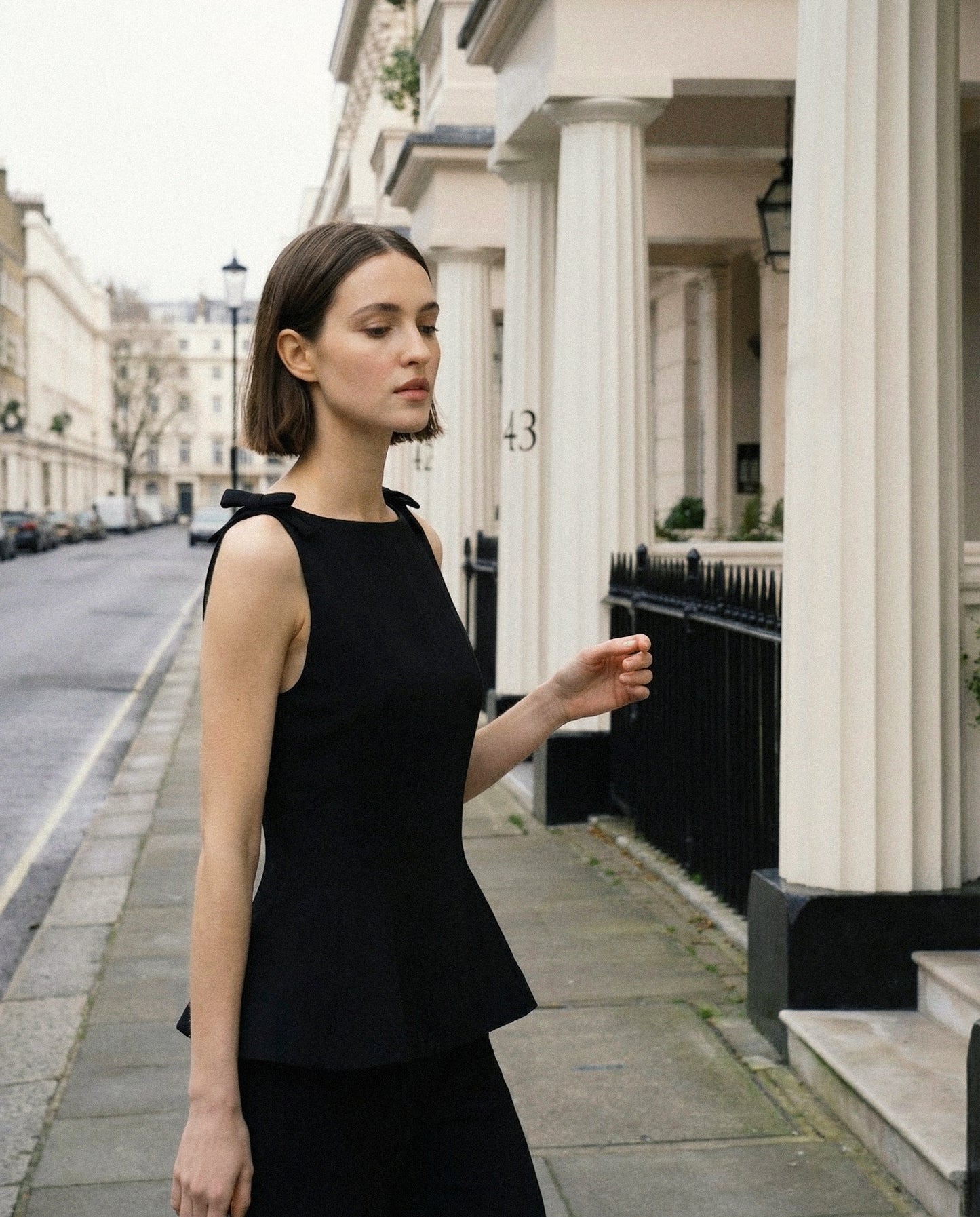Top con fiocchi sulle spalle per donne - Nero