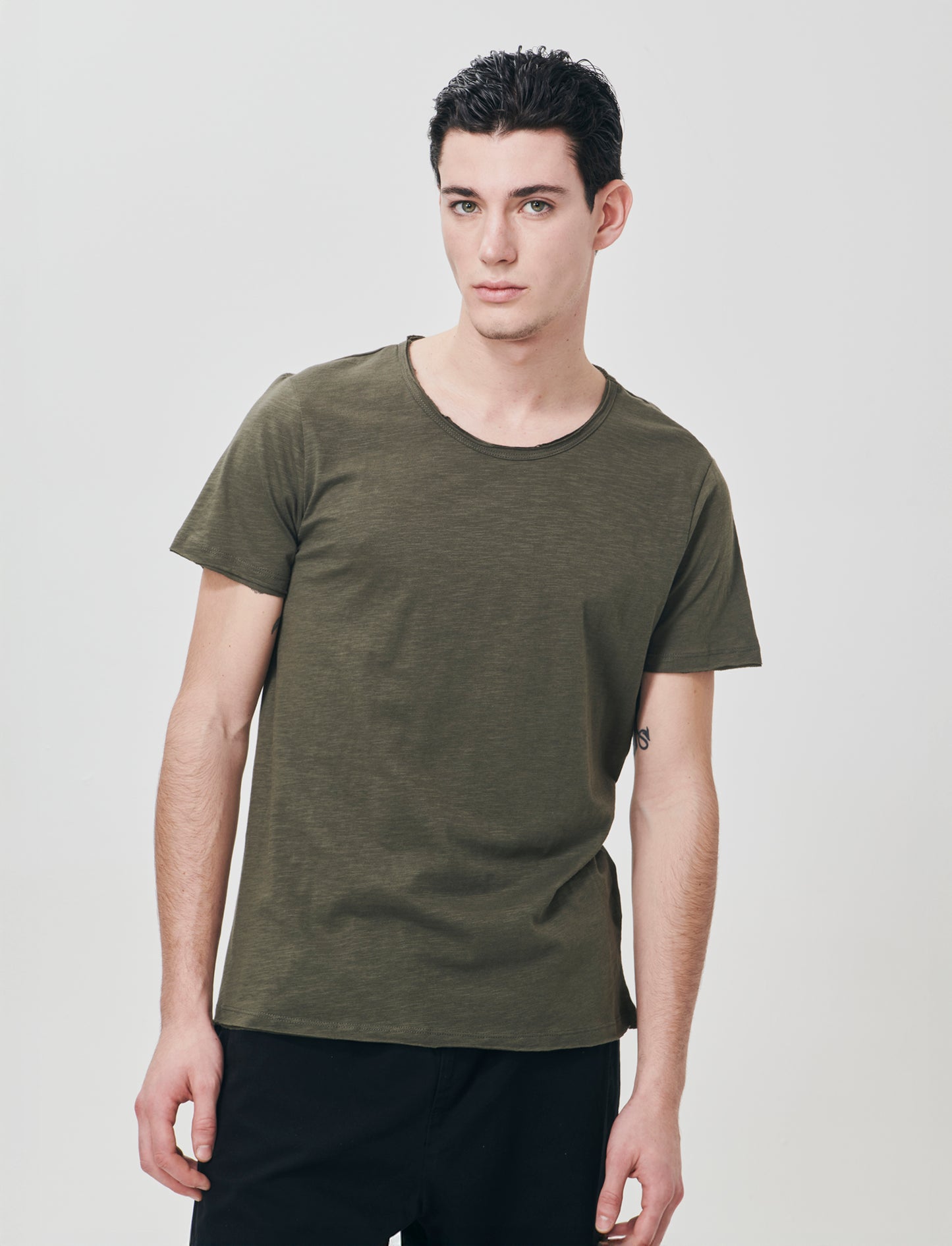 T-shirt girocollo cotone slub regular fit - Verde militare