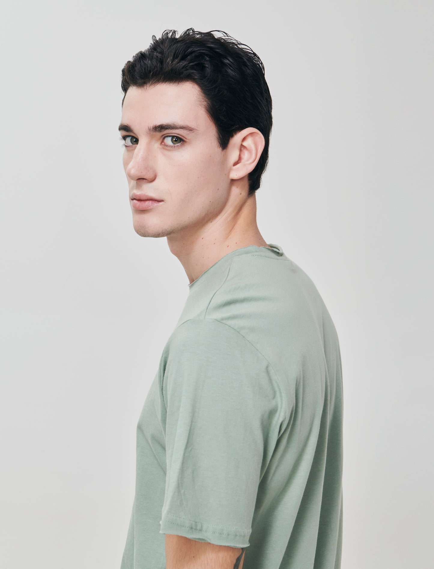 T-shirt Orli taglio vivo regular fit - Verde salvia