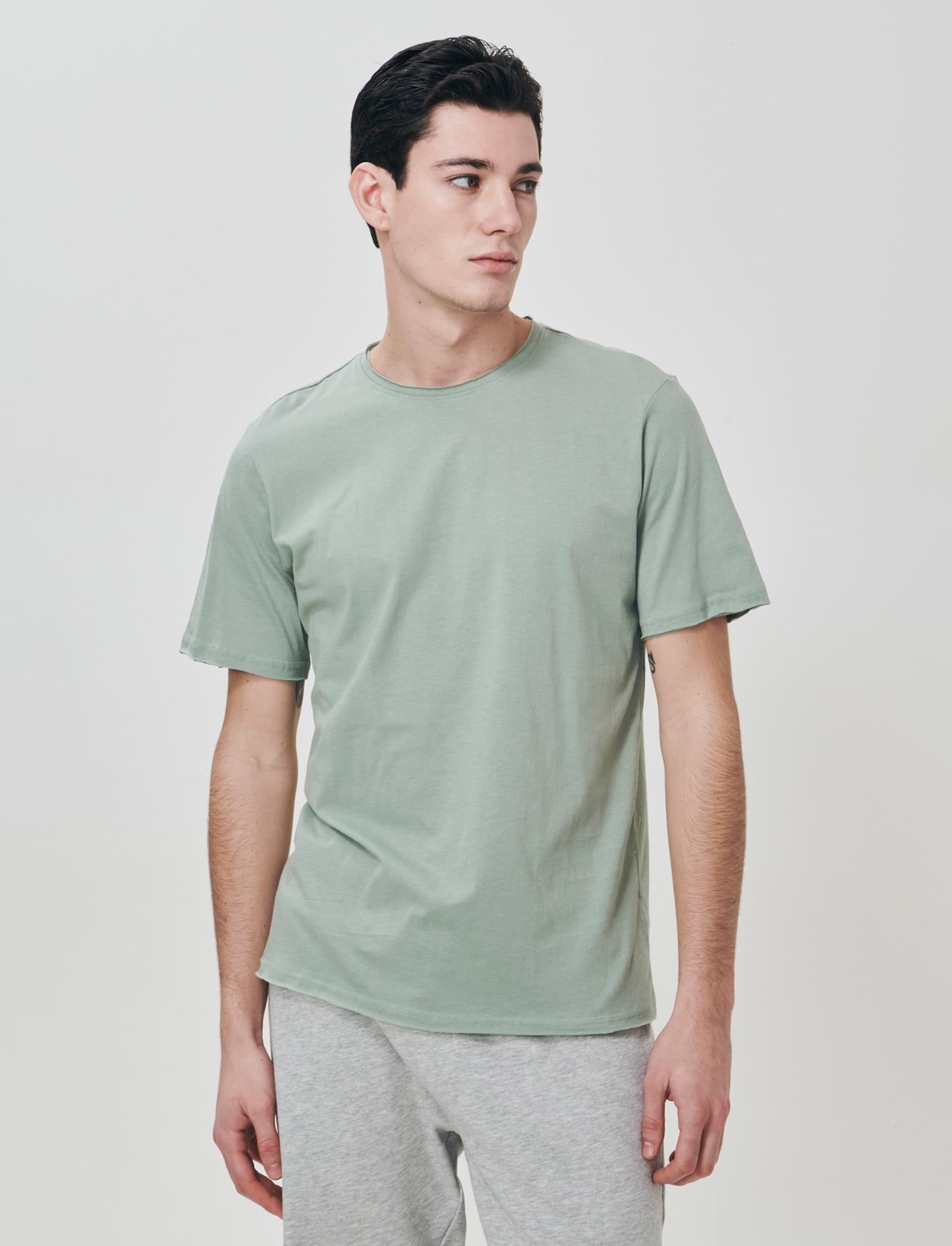 T-shirt Orli taglio vivo regular fit - Verde salvia