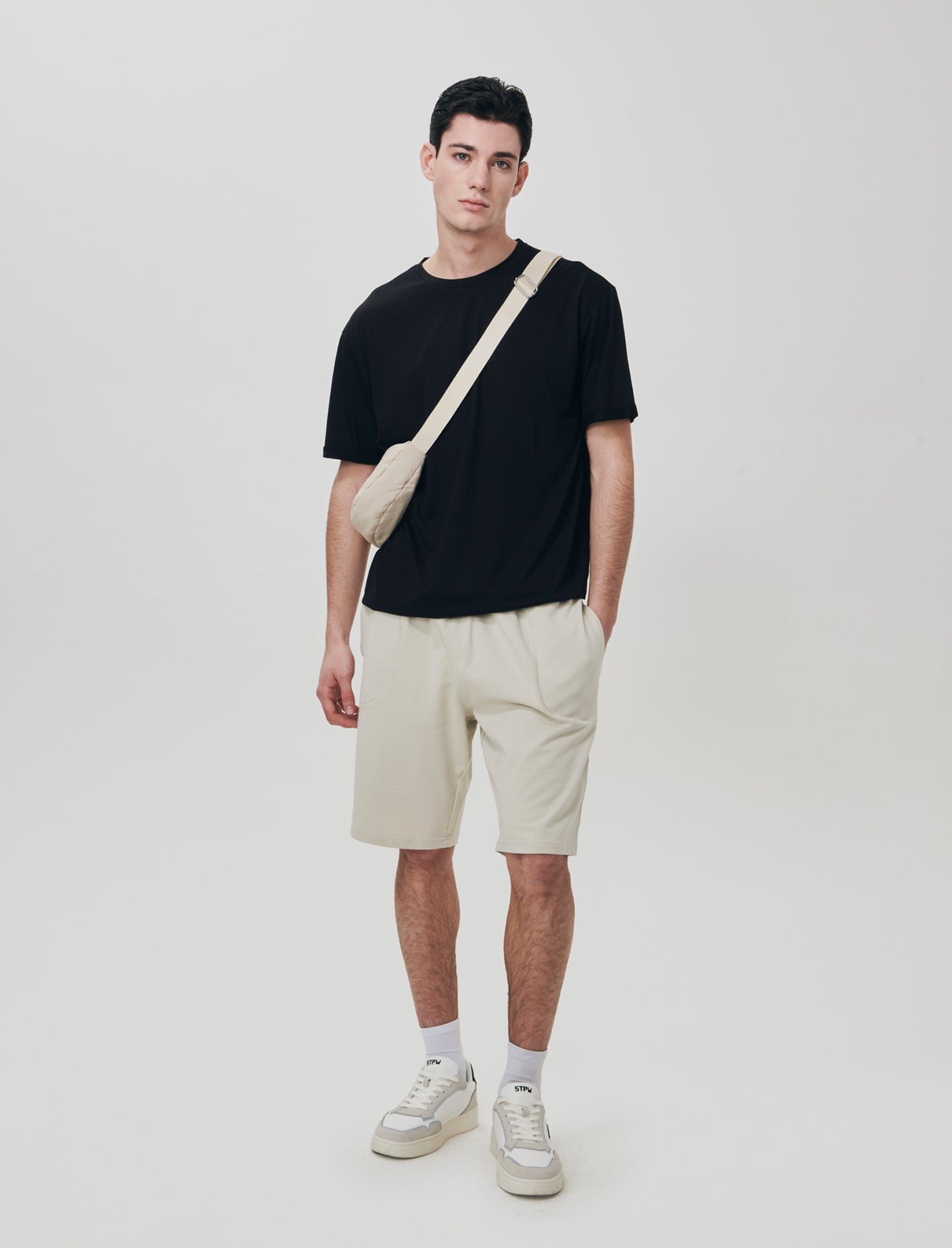 T-shirt girocollo loose fit con fondo stondato - Nero