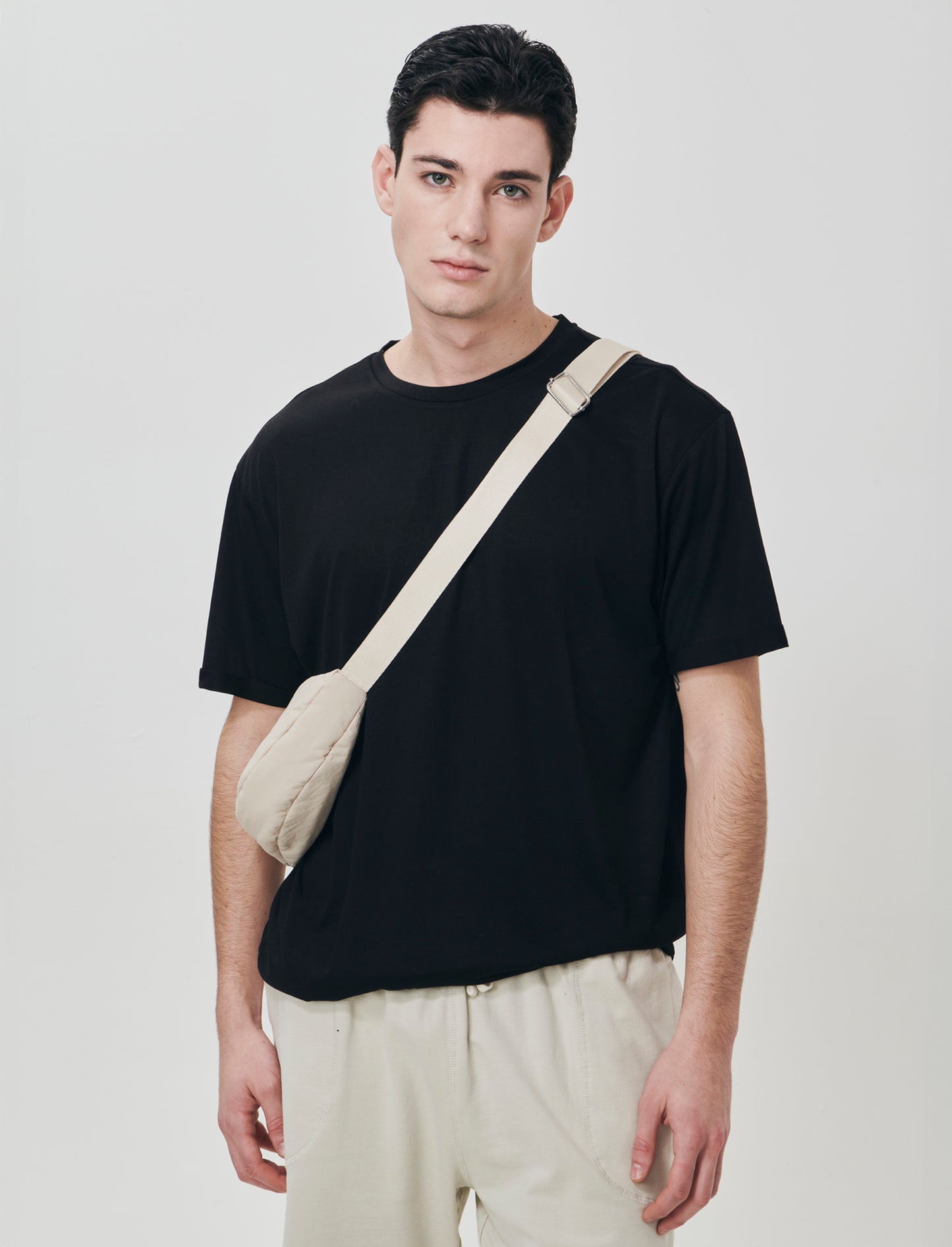T-shirt girocollo loose fit con fondo stondato - Nero