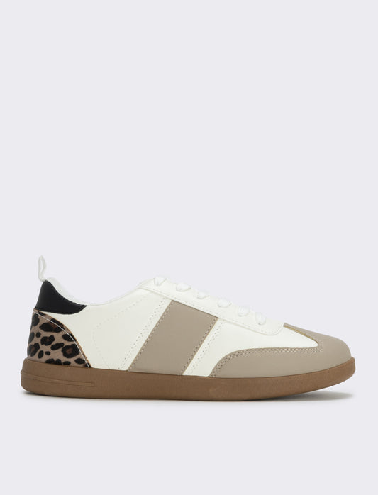 Sneakers bianche con elementi a contrasto - Bianco