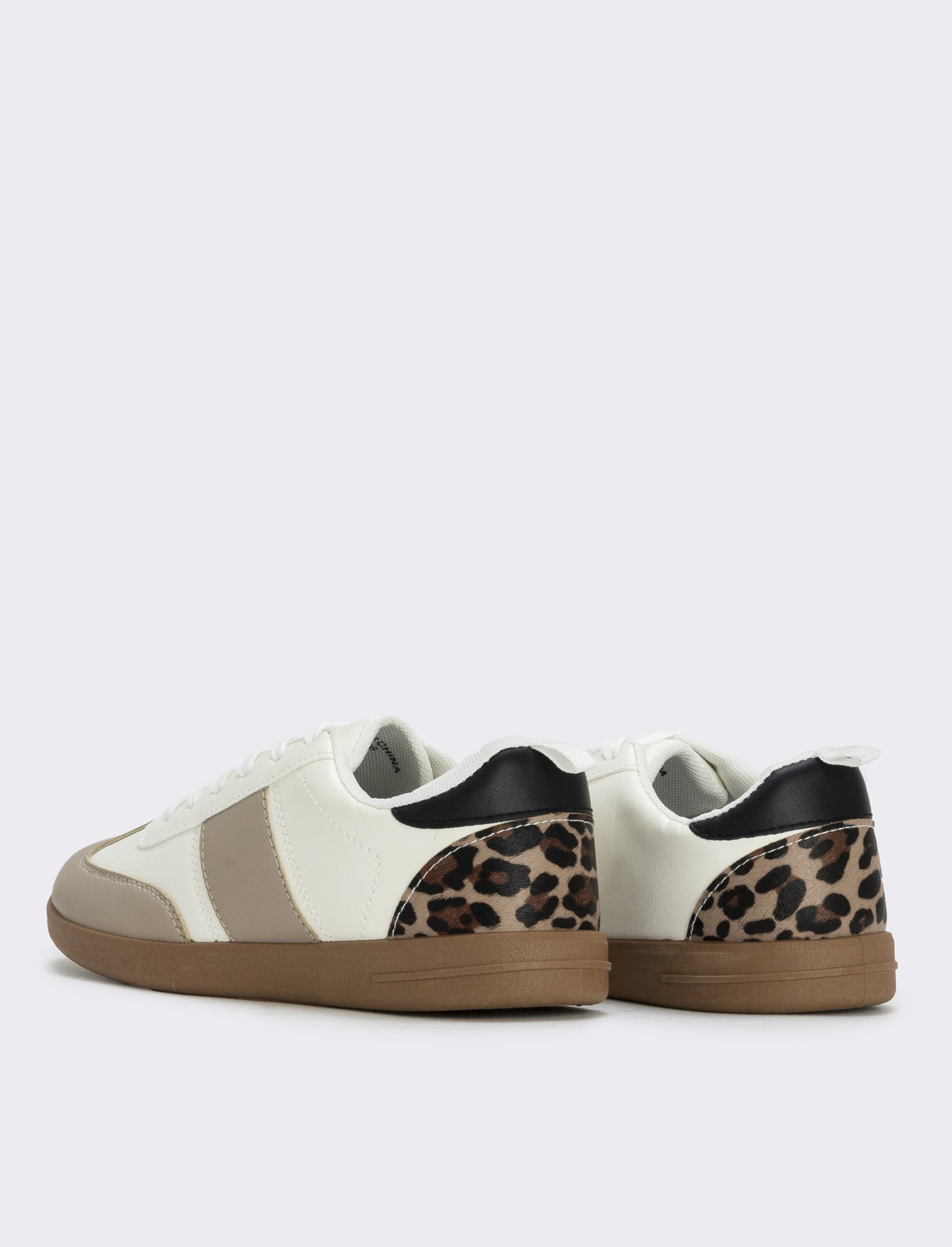 Sneakers bianche con elementi a contrasto - Bianco