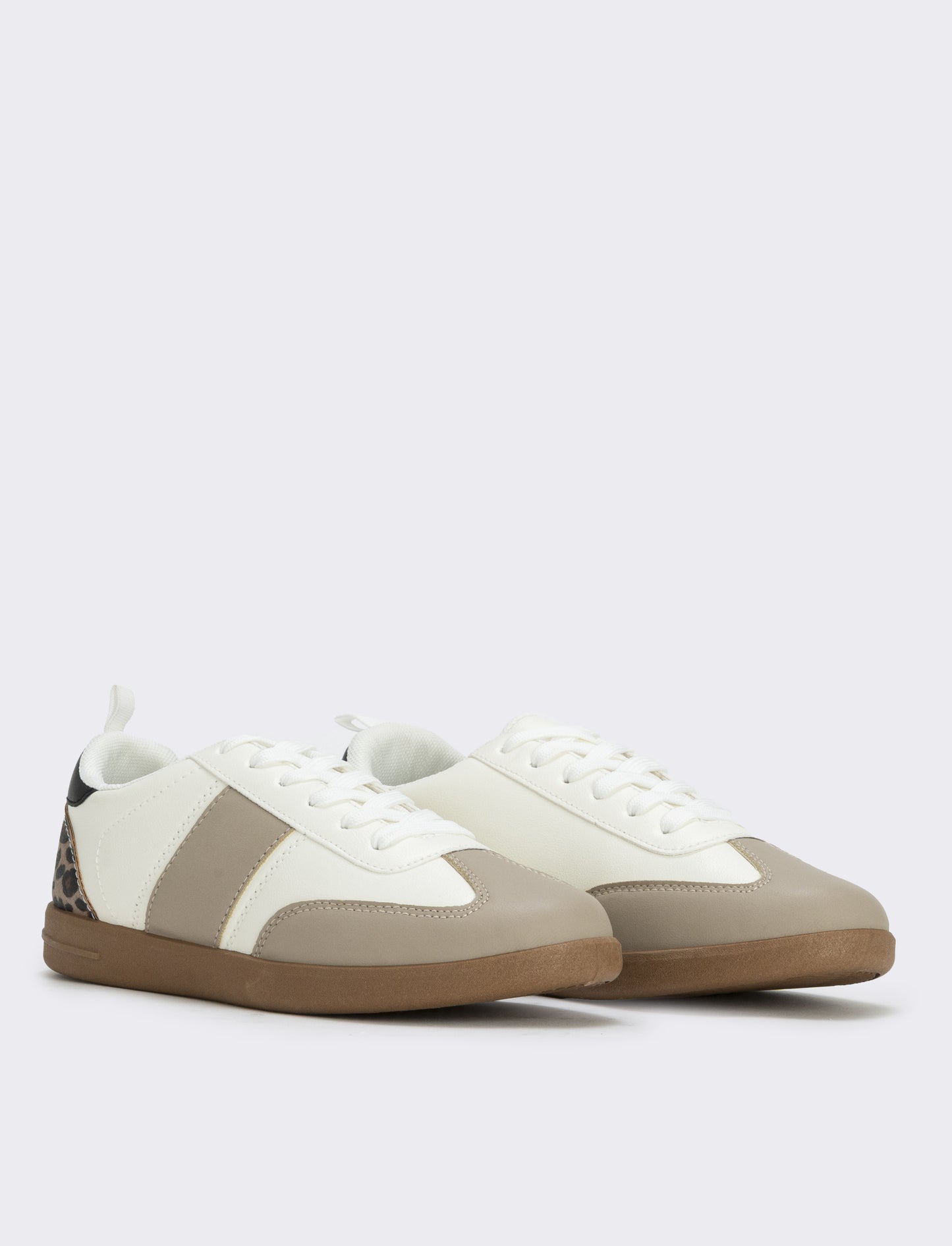 Sneakers bianche con elementi a contrasto - Bianco