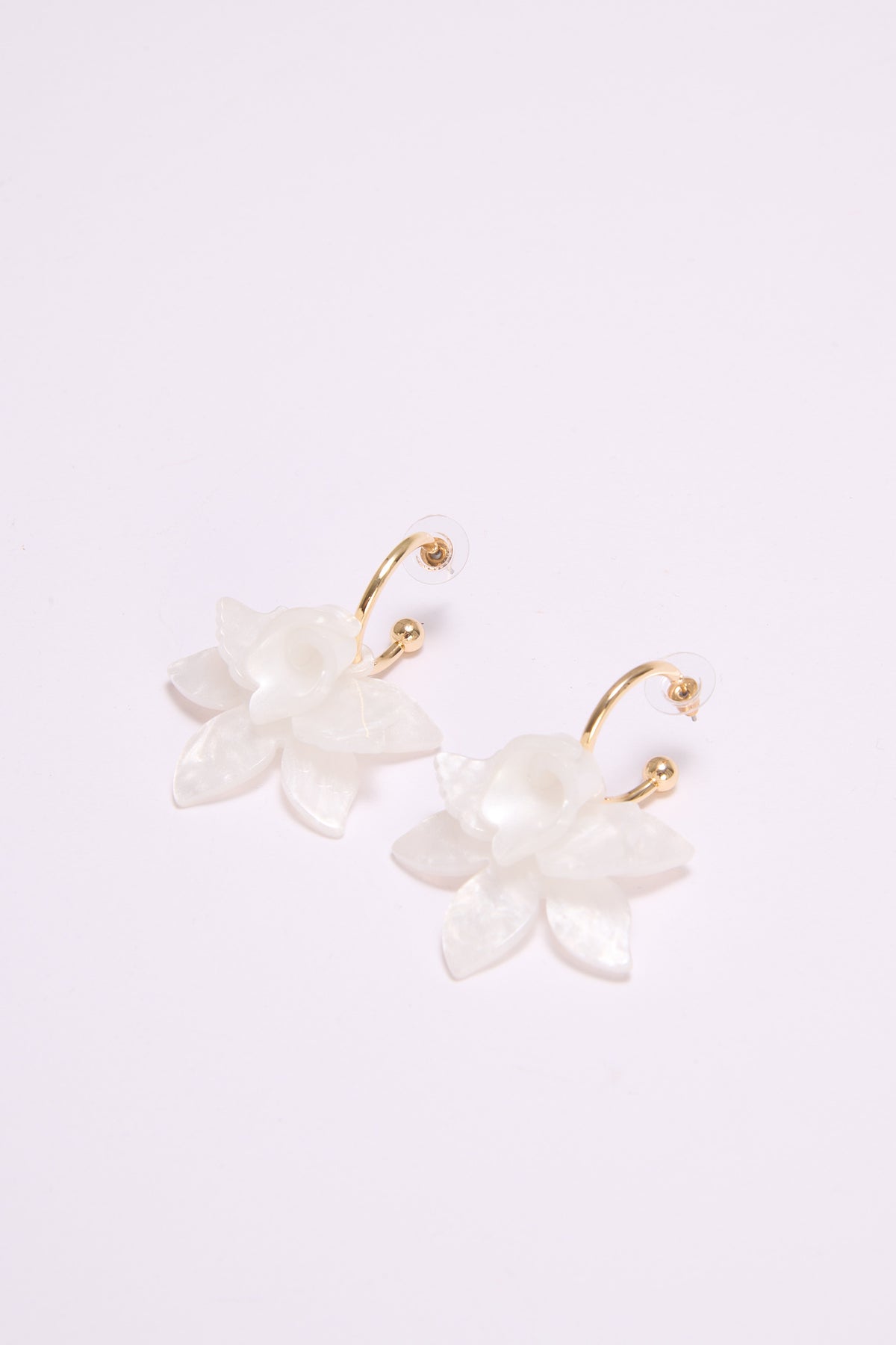 Orecchini donna cerchietto con fiore plastica - Bianco