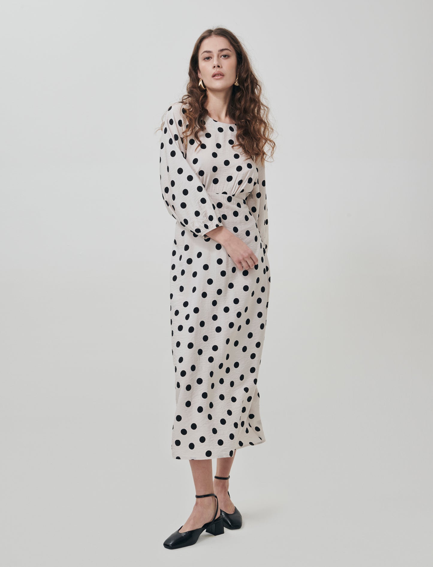 Vestito lungo con maniche e laccetto vita - var 1