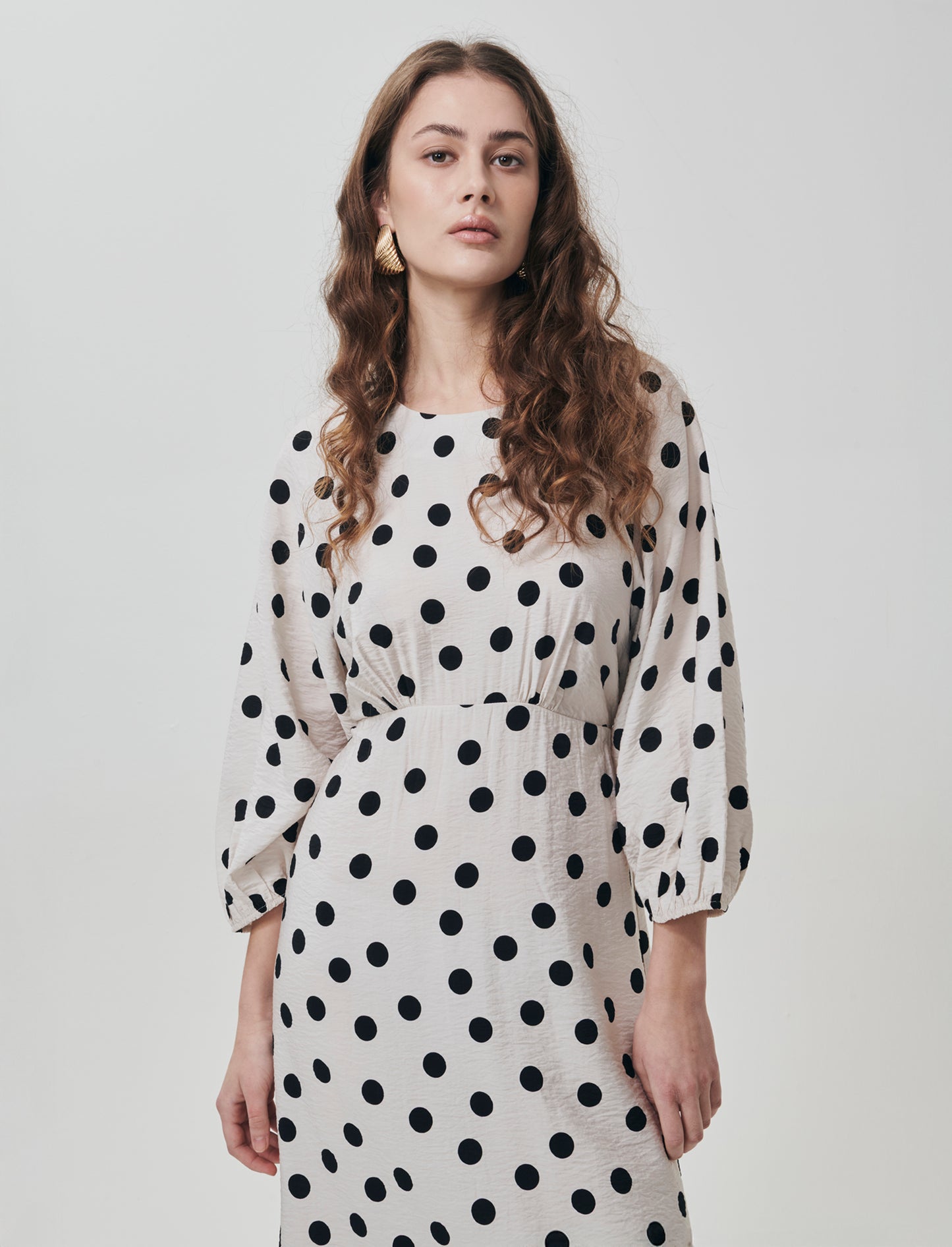 Vestito lungo con maniche e laccetto vita - var 1