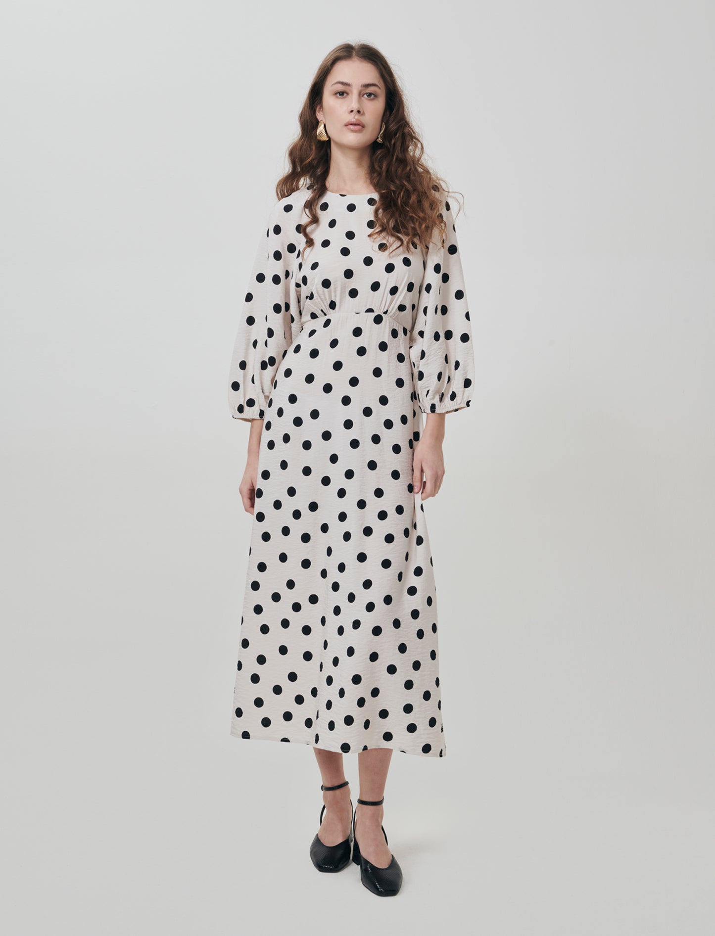 Vestito lungo con maniche e laccetto vita - var 1