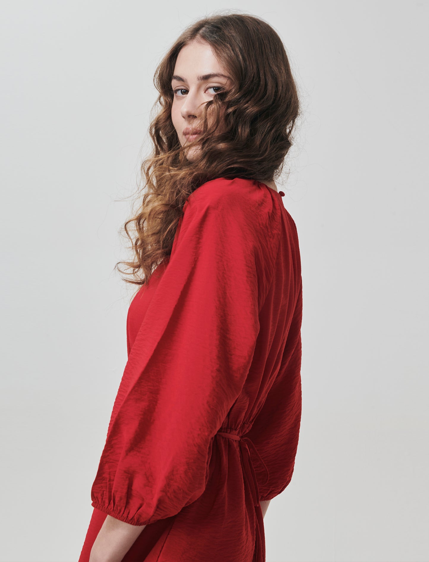 Vestito lungo con maniche e laccetto vita - Rosso