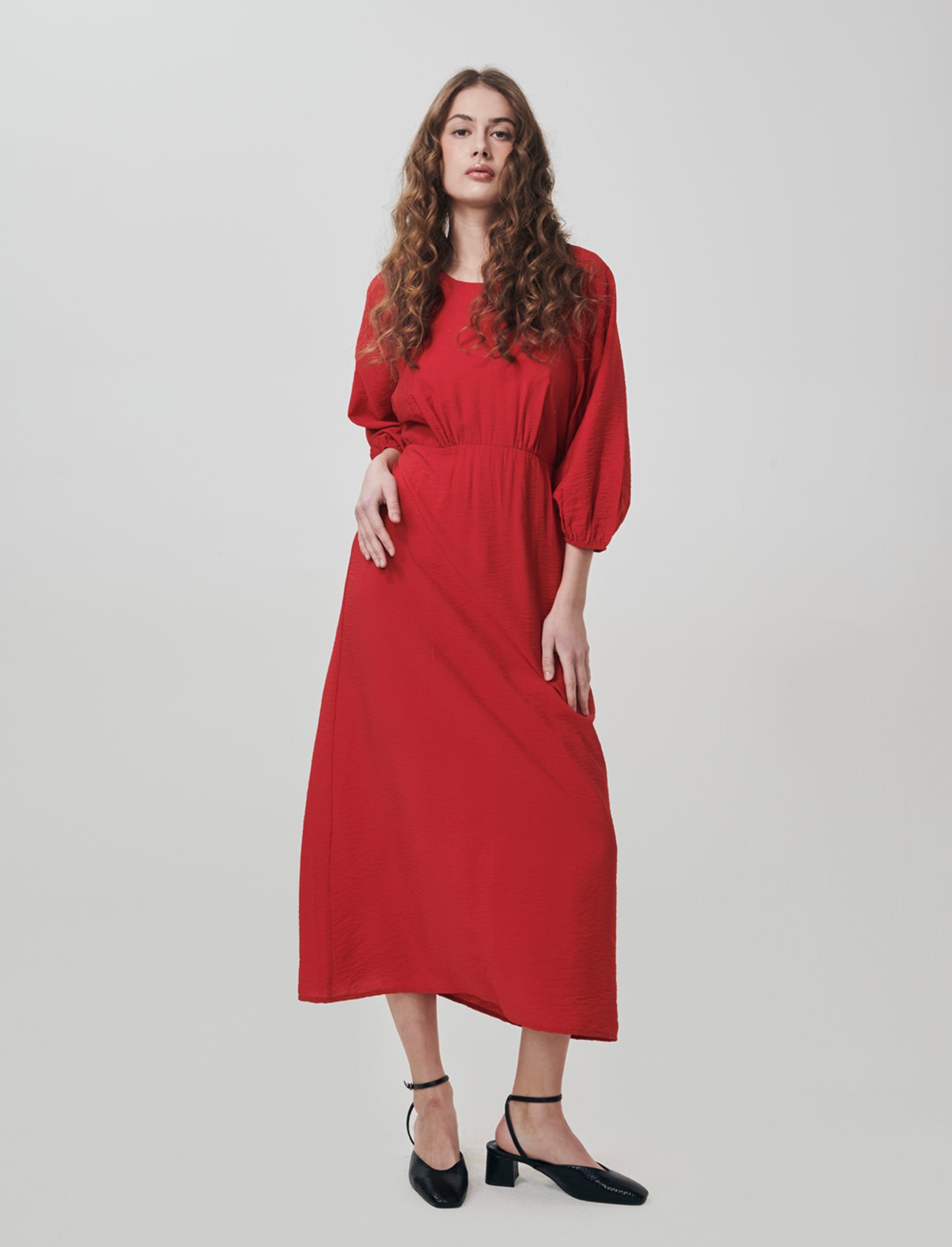 Vestito lungo con maniche e laccetto vita - Rosso