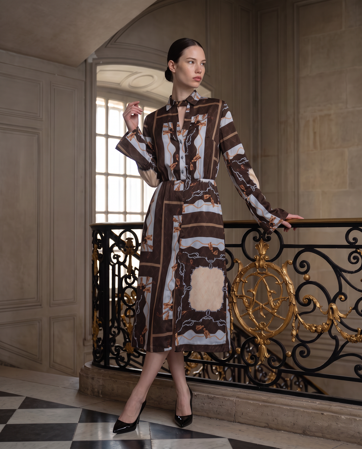 Satin dress with high cuffs and front slit - Multicolor