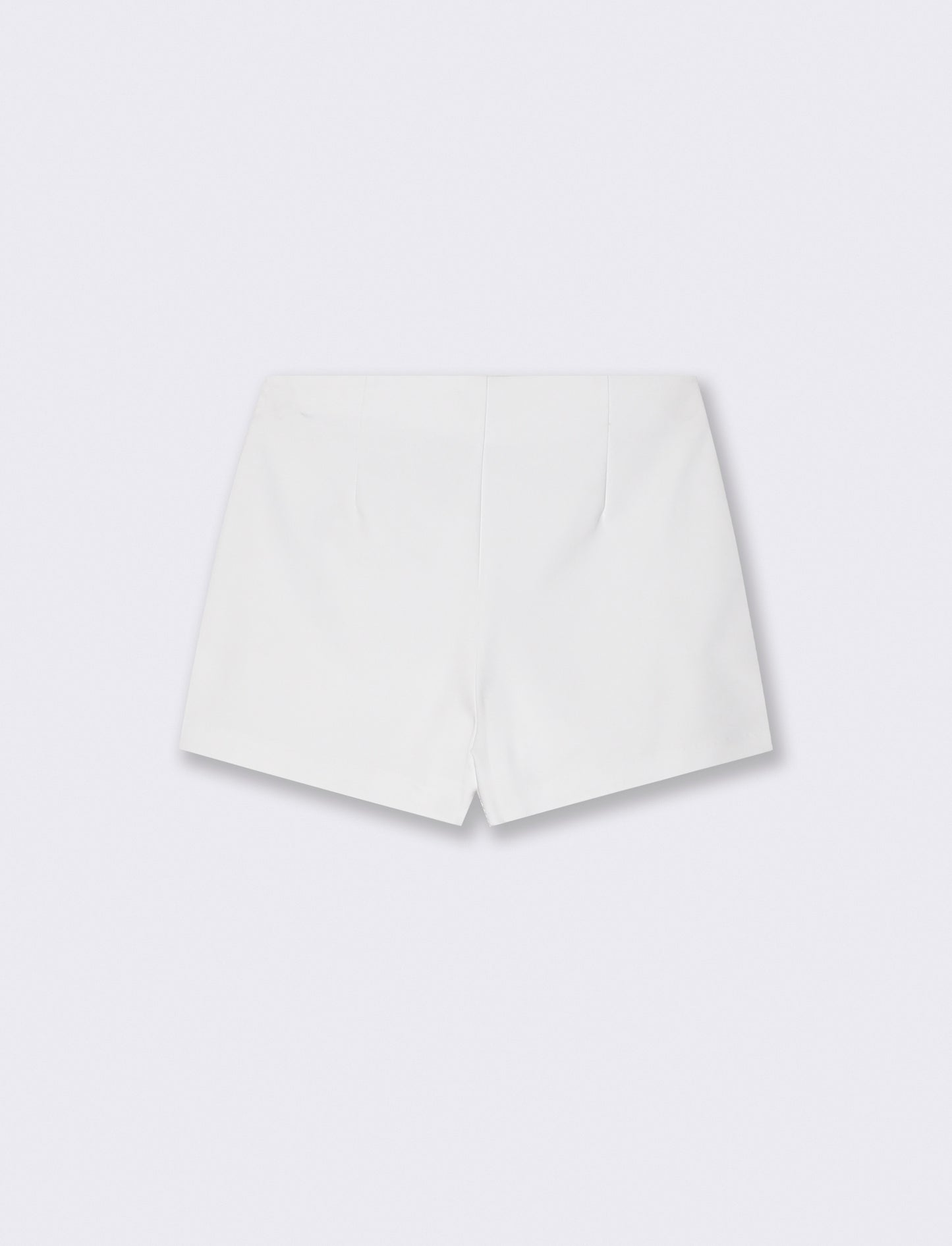 Short con pannello e bottoni decorativi - Bianco