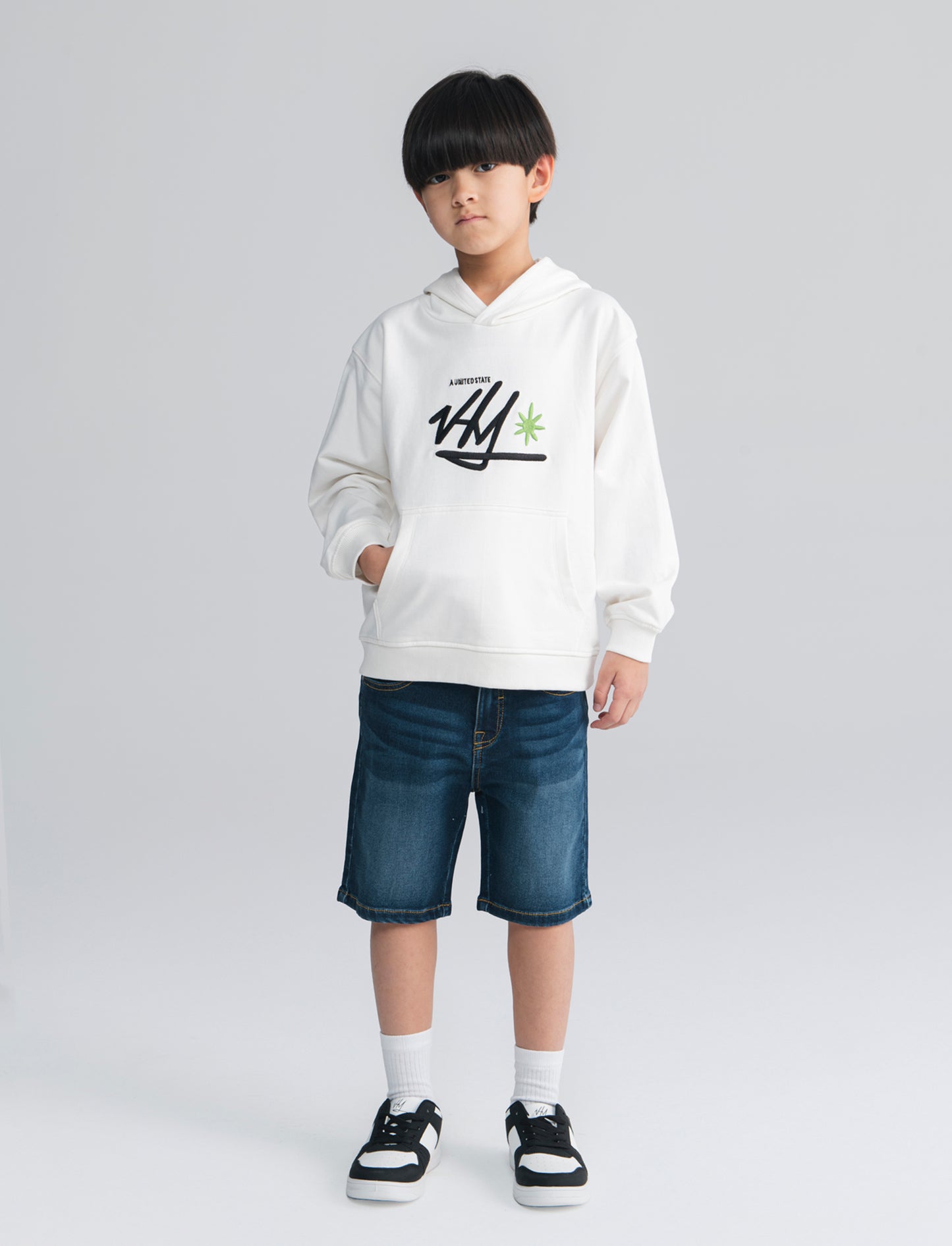 Hooded sweatshirt with oversized pocket - White