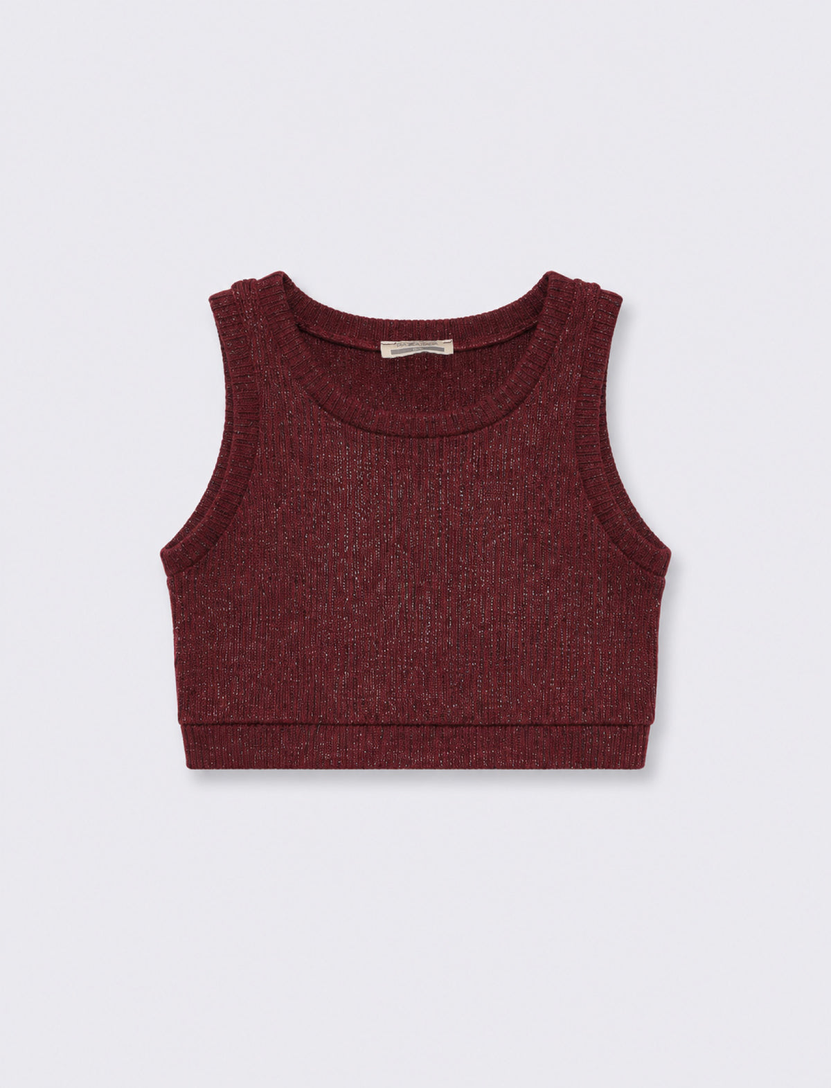 su una t-shirt a maniche lunghe e jeans segue le uscite in famiglia, mentre posato su un abitino reg - Red