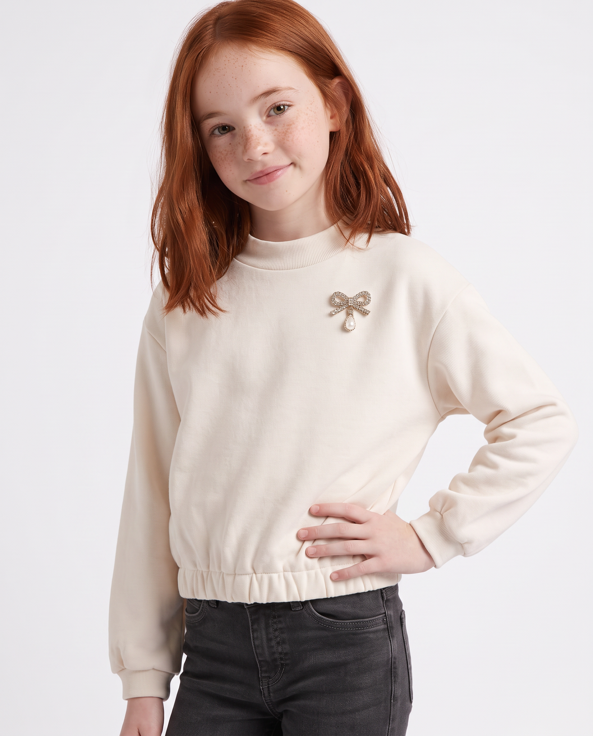 Maglia con spilla gioiello - Bianco