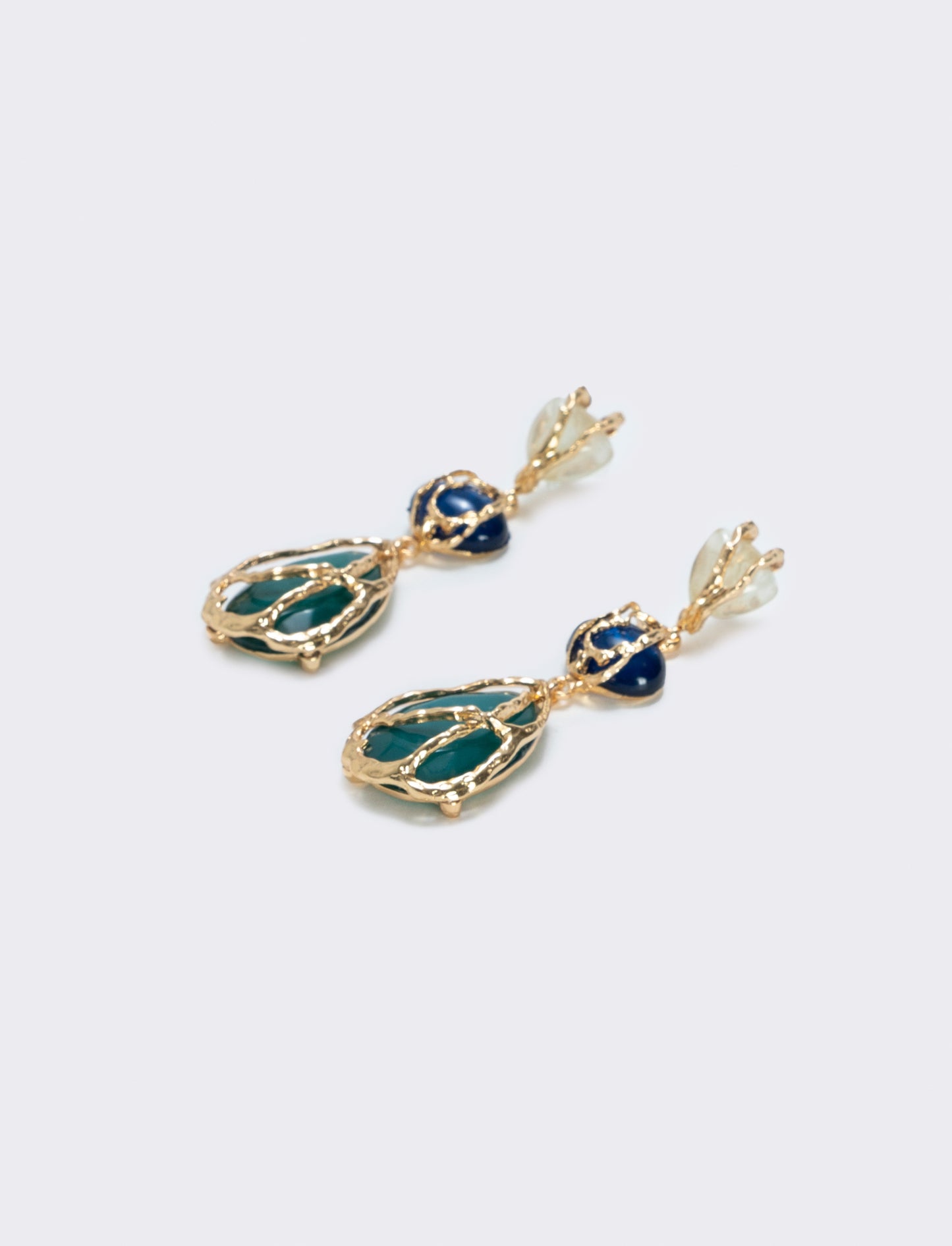 Elegant drop earrings with three stones - Green