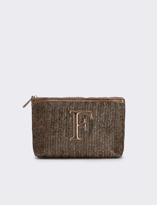 Straw effect clutch with letter - 