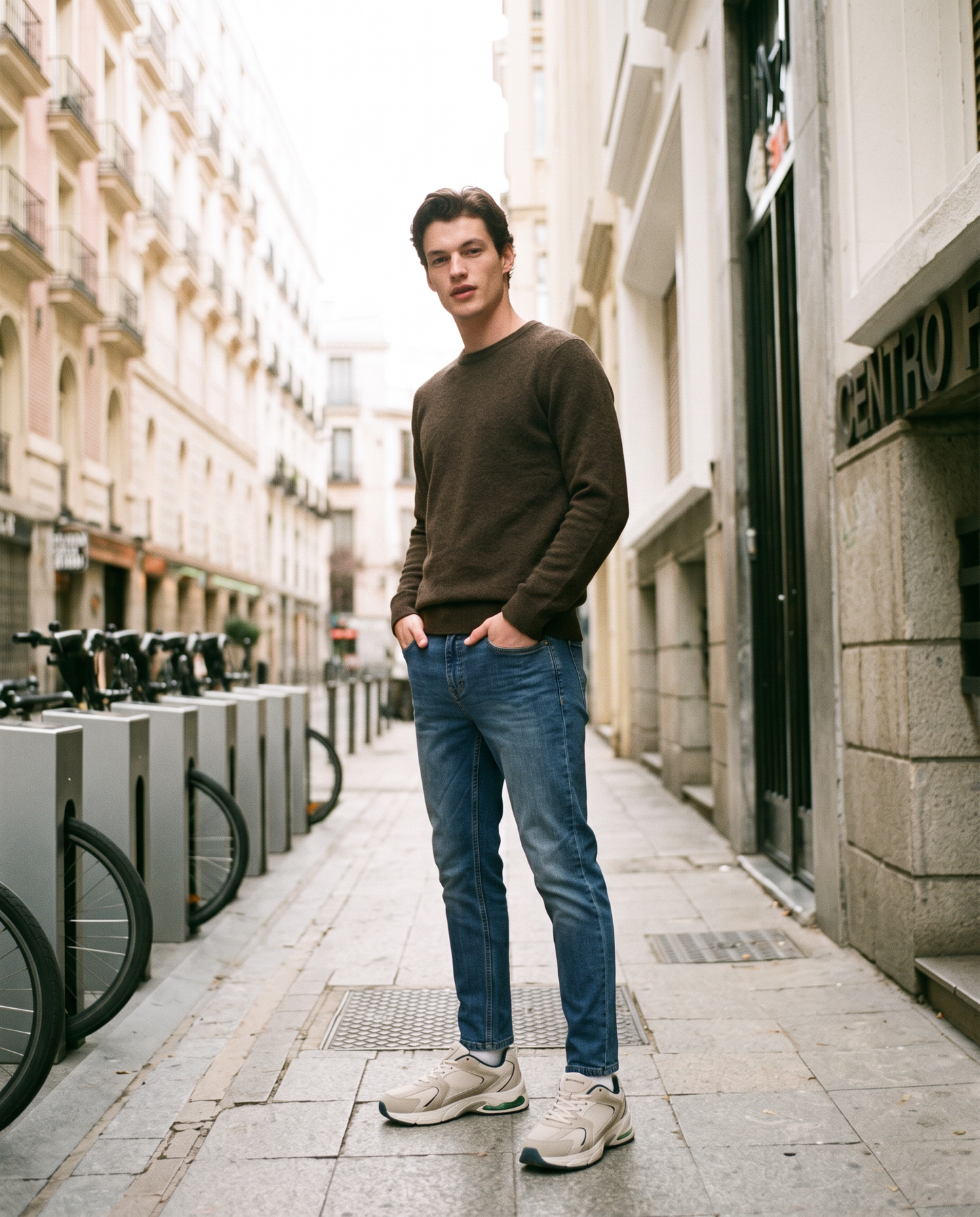 Basic Crew Neck Sweater in Comfort Yarn - Brown